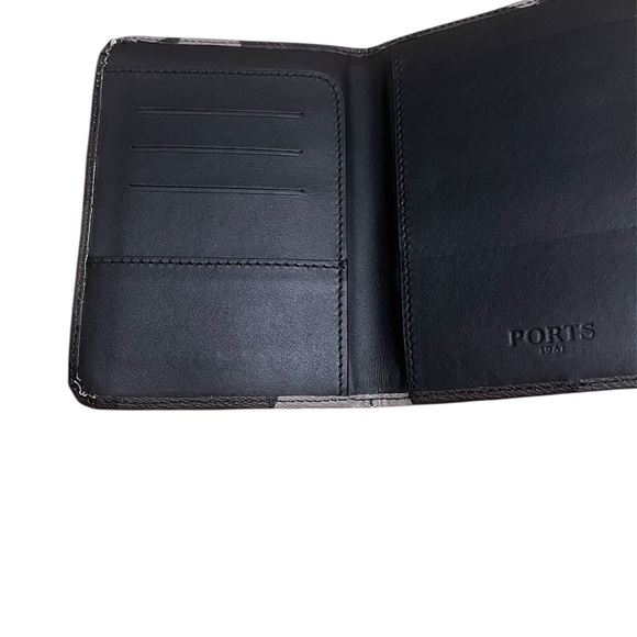 - NWOT-PORTS 1961 CAMO HEART PASSPORT HOLDER - Picture 3 of 6